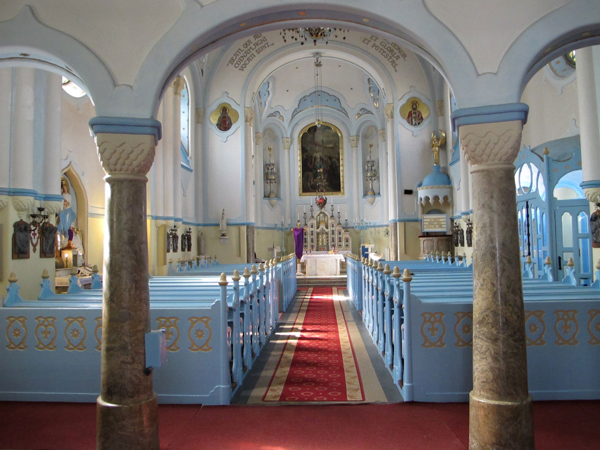 LA IGLESIA DE SANTA ISABEL, HOGAR DE LOS PITUFOS